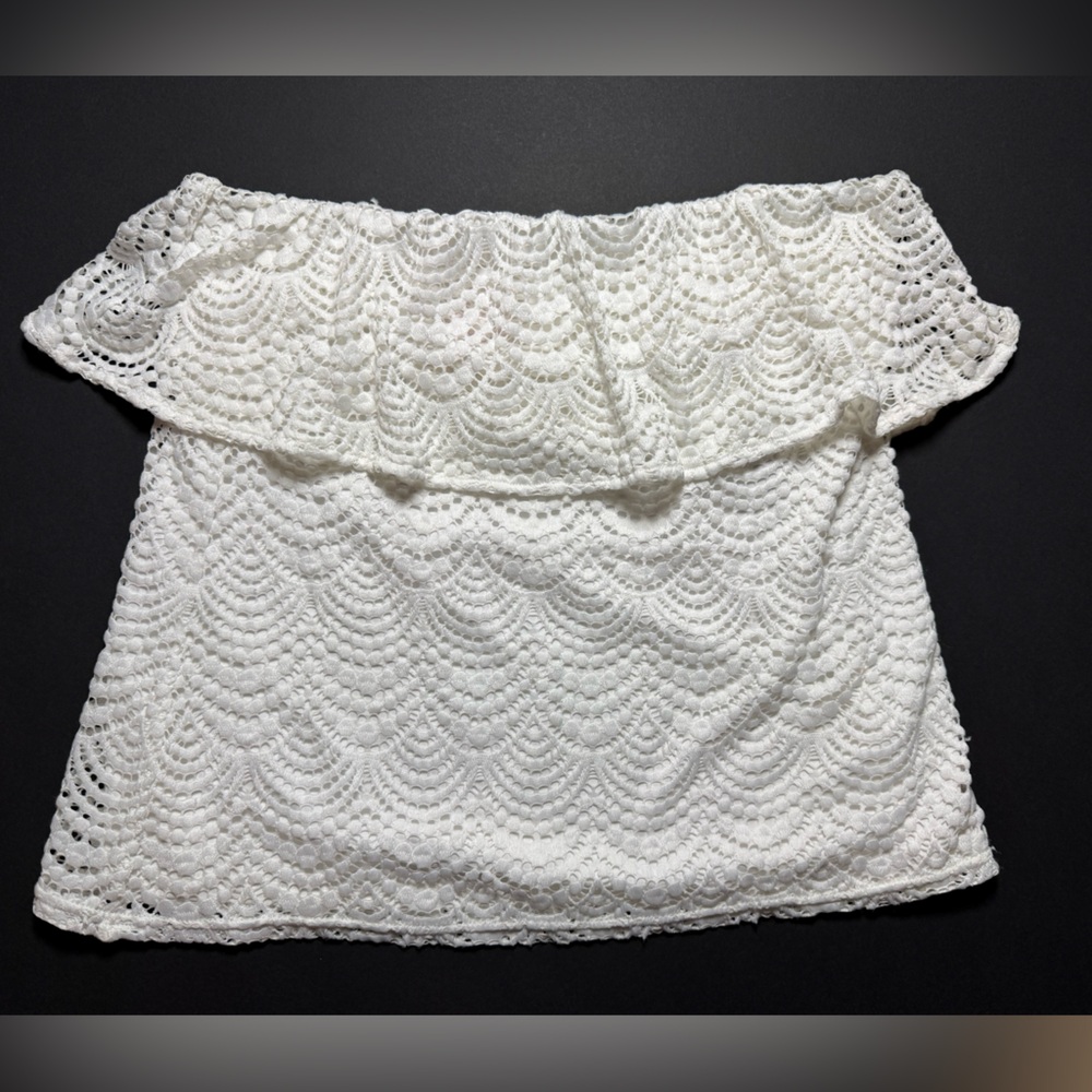 Lilly Pulitzer white lace off shoulder size large. Boho beach resort